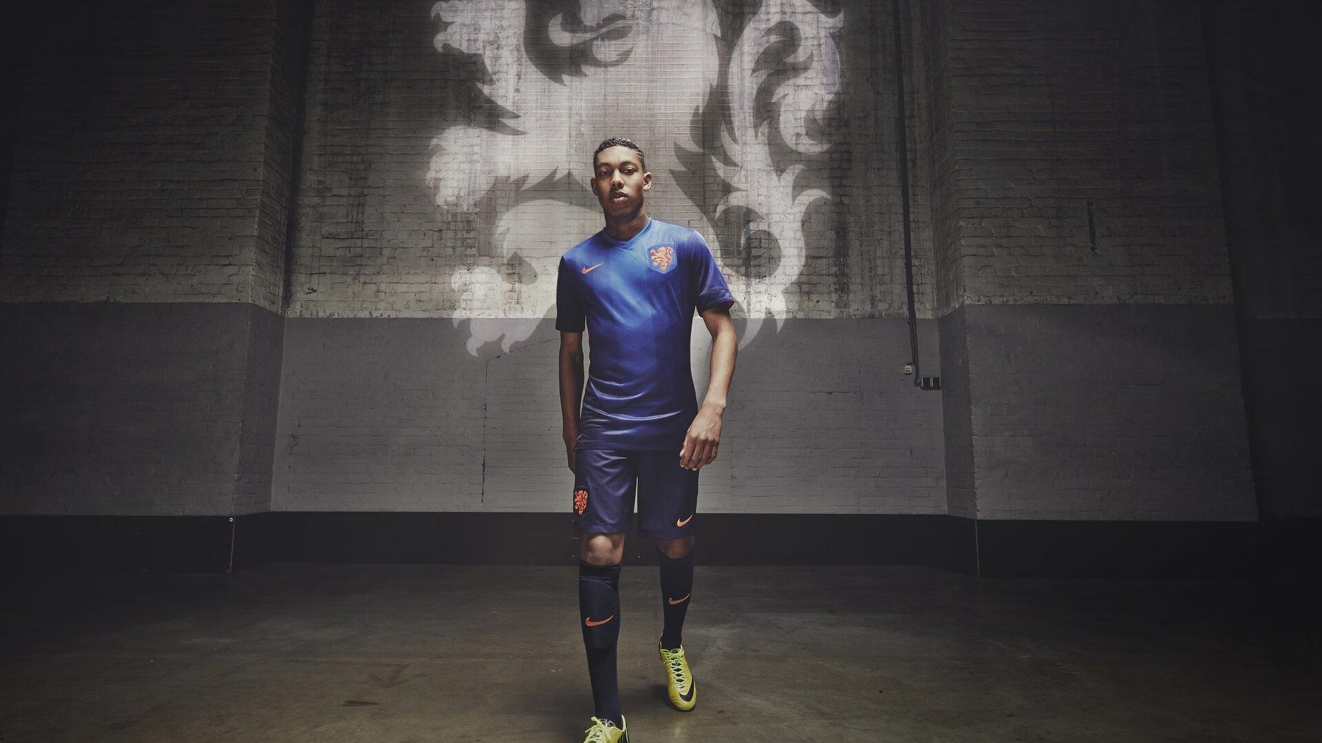 国足调整备战节奏，全队停训专注研究对手，返程方案灵活应对不同赛果